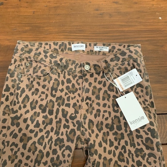 Kensie Leopard Jeans - Picture 4 of 5